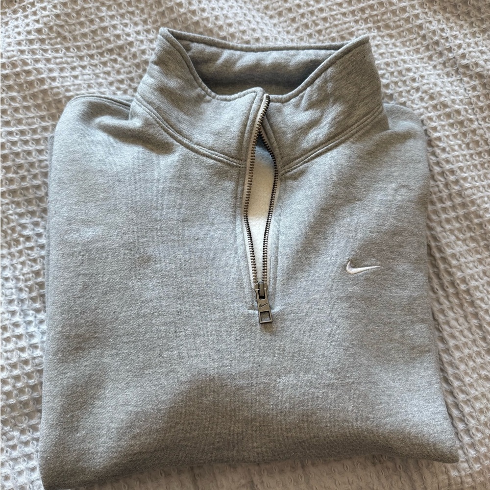 Nike Solo Swoosh Quarter-Zip Pullover